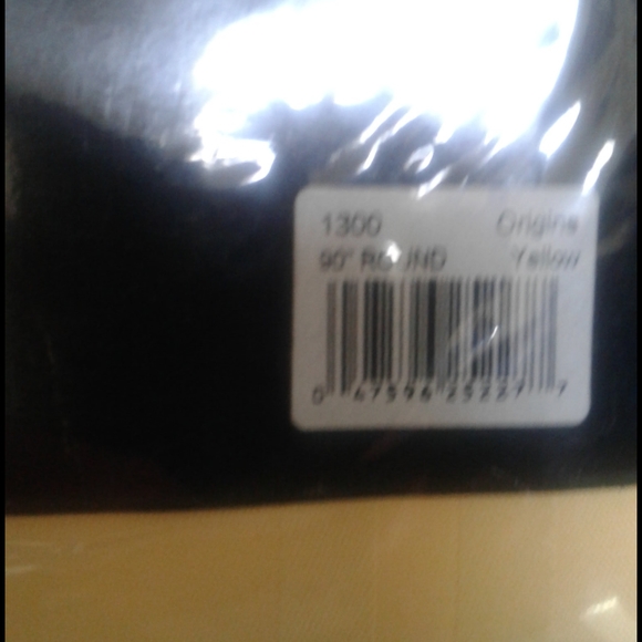 Origins - microfiber 90in yellow round tablecloth - new - Picture 3 of 3